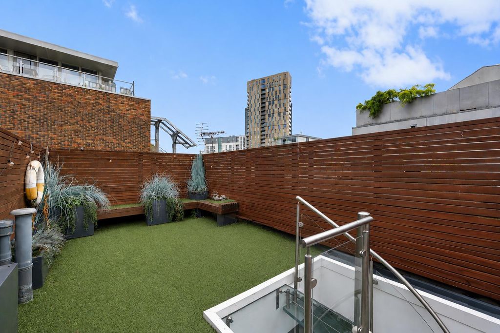 Property photo 2 of 21 Terrace.Png