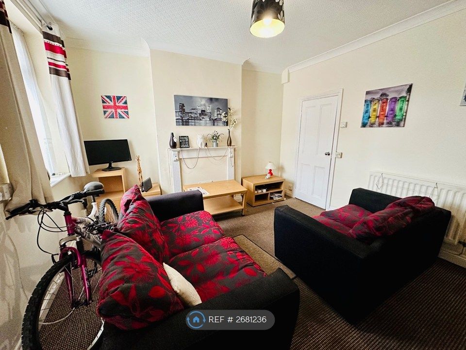 Property photo 1 of 7 Communal Living Area