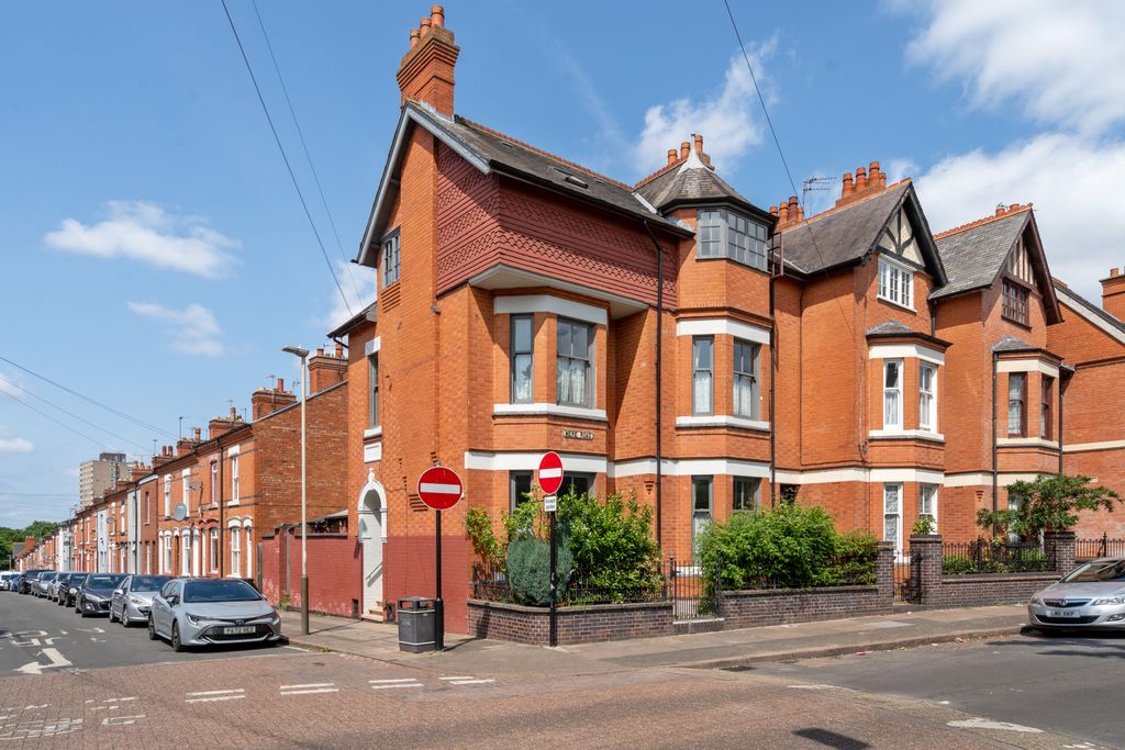 Property photo 1 of 12