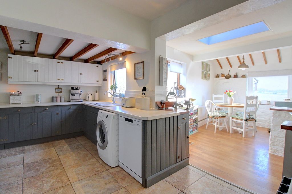 Property photo 3 of 35