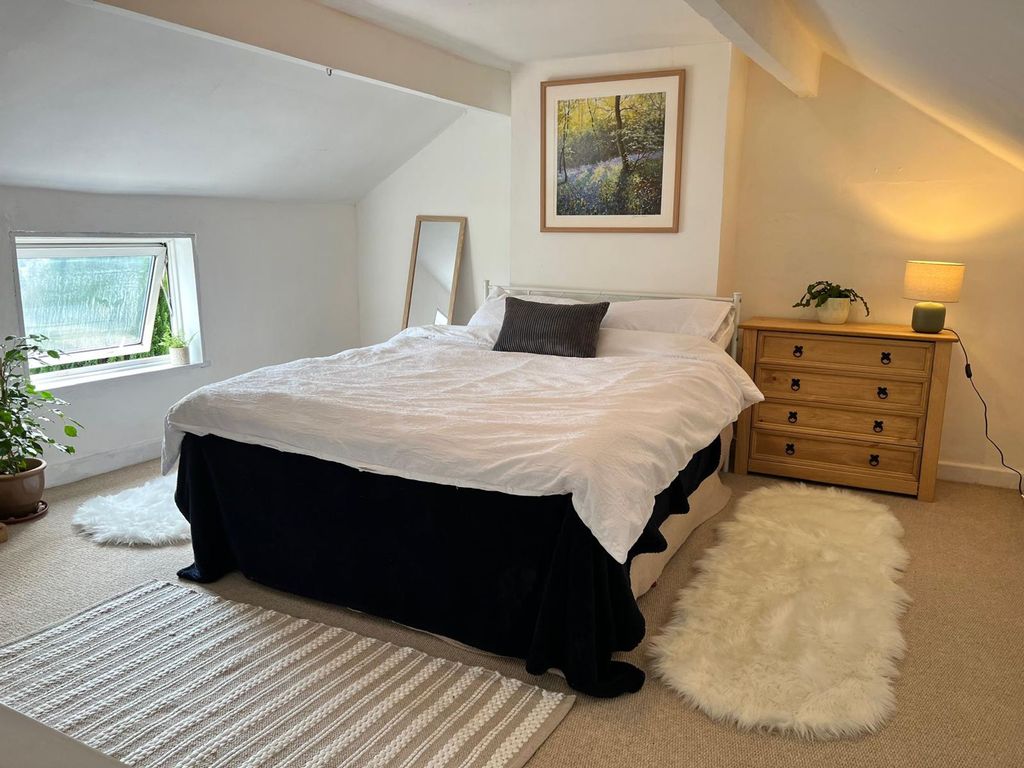 Property photo 2 of 21 Main Bedroom