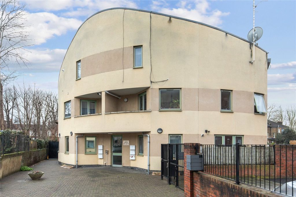 Property photo 1 of 24 Picture No. 01