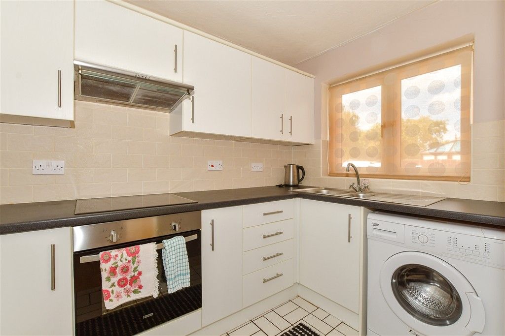Property photo 2 of 8 Kitchen