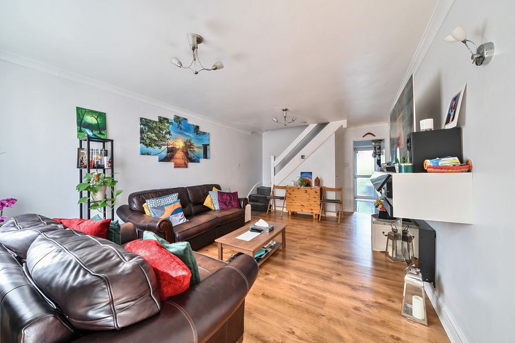 Property photo 2 of 19 1315405-1-685c2c2...