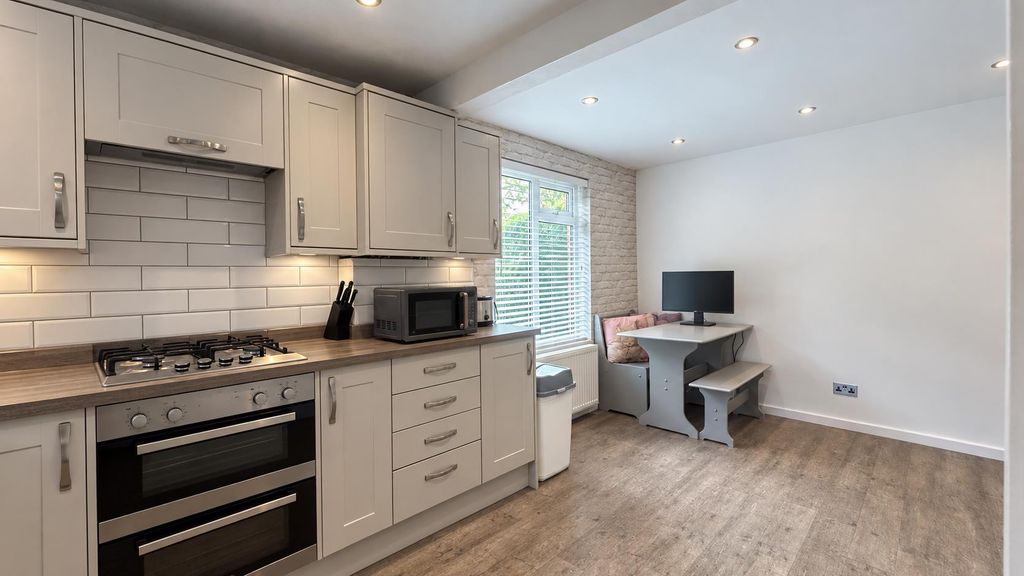Property photo 2 of 15 171Ead0B-C62B-4A36-91B5-D7Cf55F48A06.Png