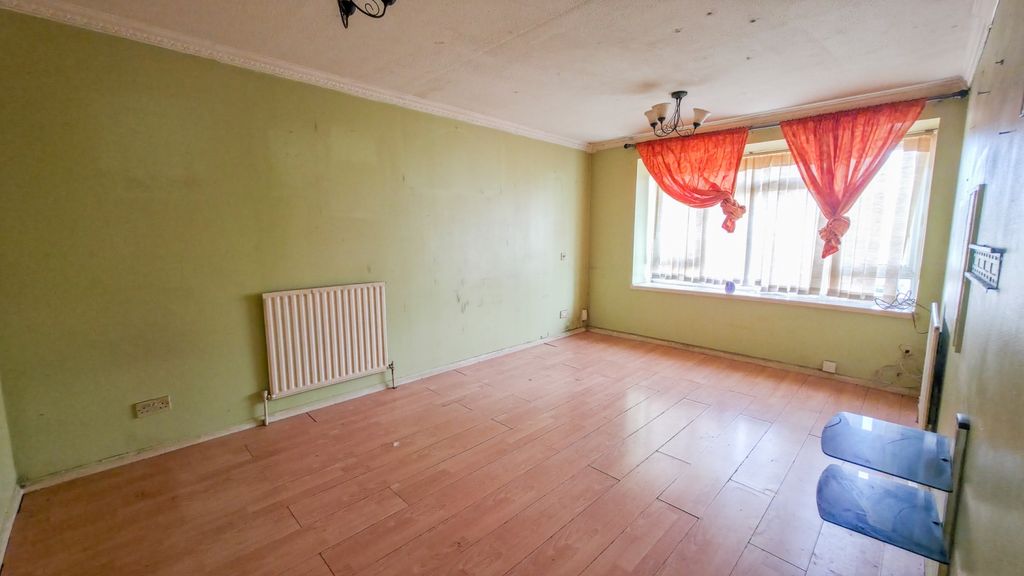 Property photo 3 of 12 20260320_130822