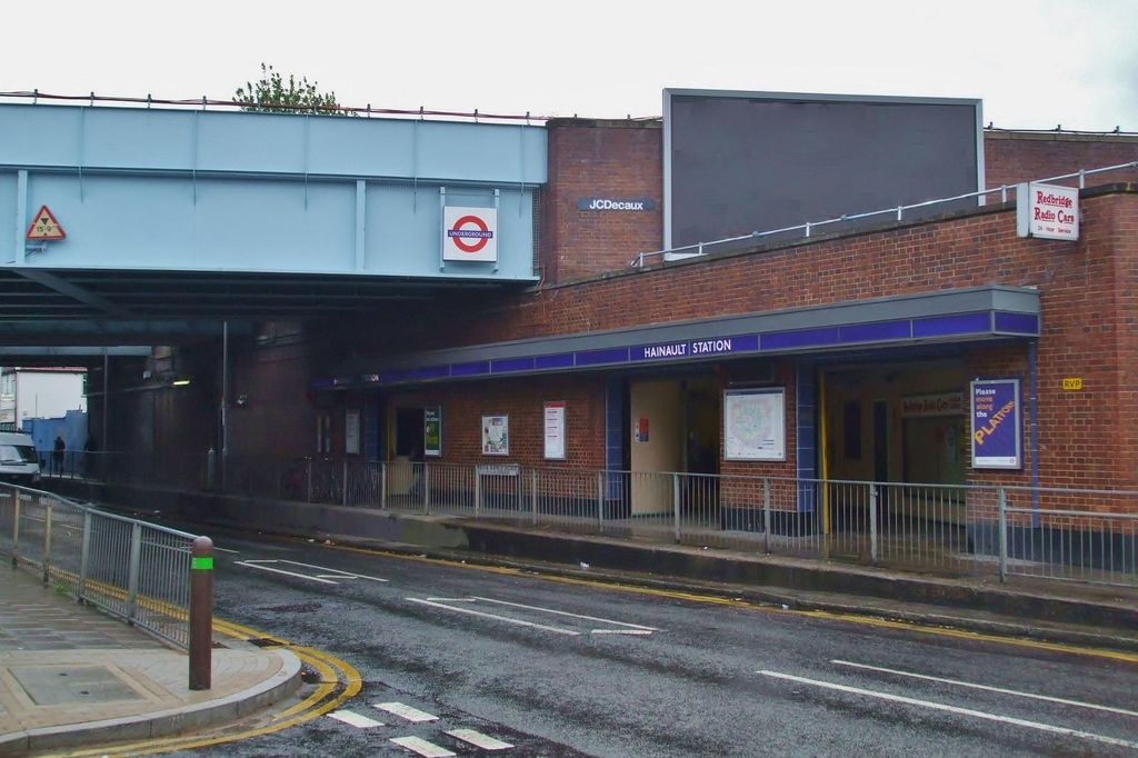 Property photo 3 of 15 Hainault Central Line Station