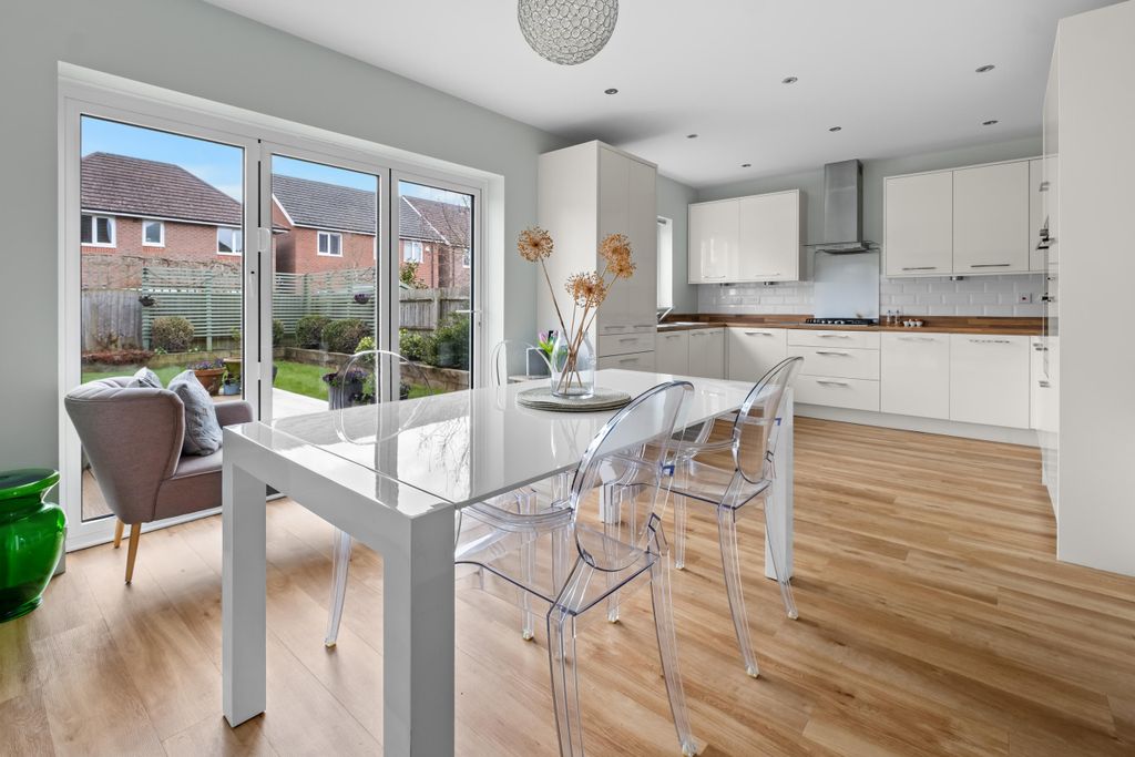 Property photo 2 of 28 Dscf0014