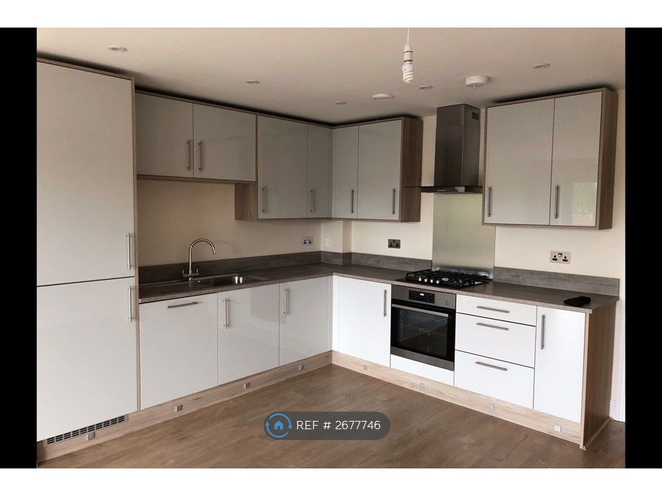 Property photo 3 of 8 Kitchen