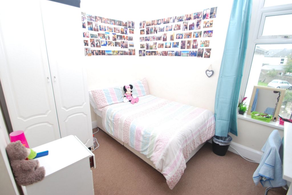 Property photo 3 of 6 Photo 4