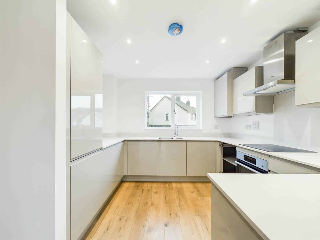 Property photo 2 of 5 Kitchen