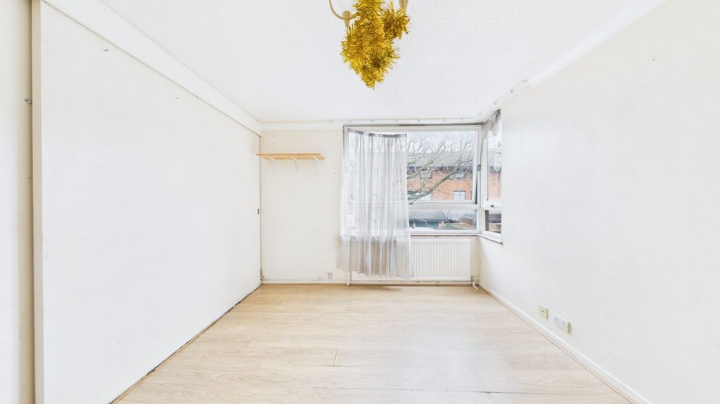 Property photo 2 of 12 Picture No. 31