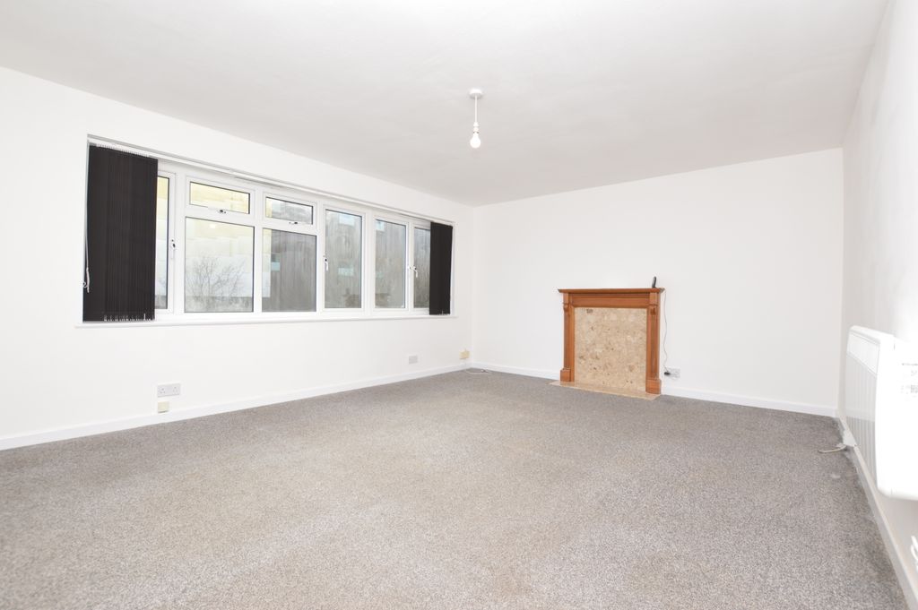 Property photo 3 of 9 Lounge