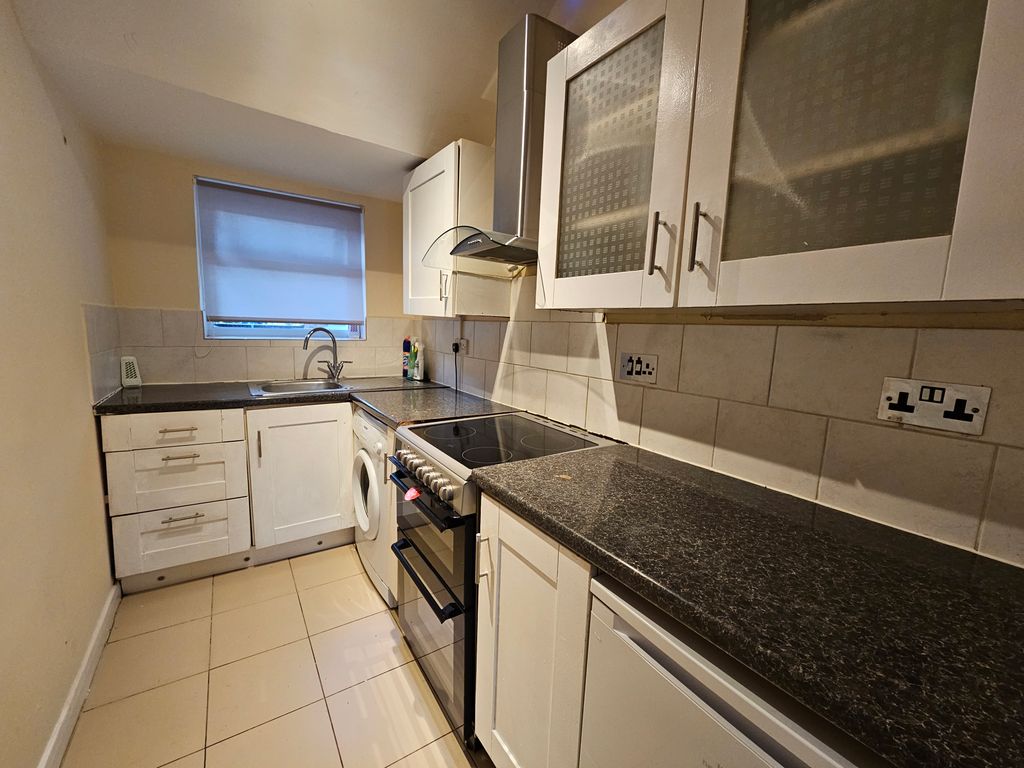 Property photo 2 of 5 Kitchen