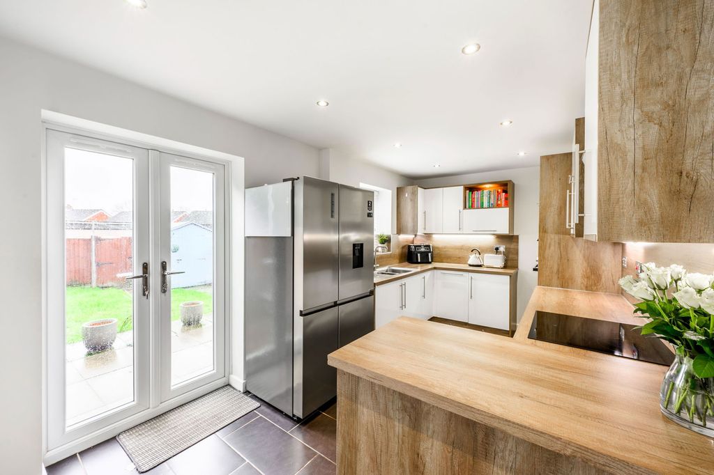 Property photo 3 of 24