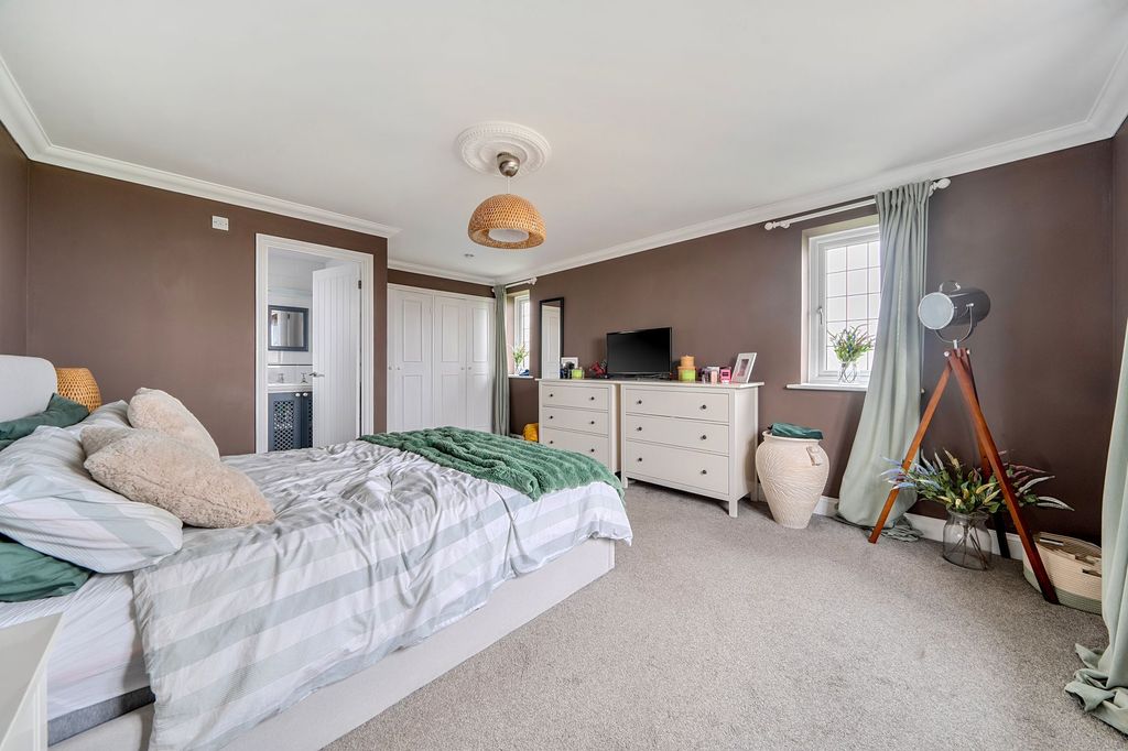 Property photo 3 of 17 Bedroom One