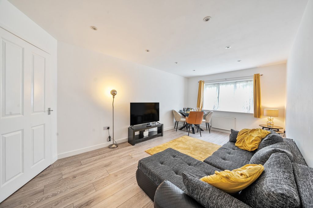 Property photo 2 of 20 1300401-24-682F5B...