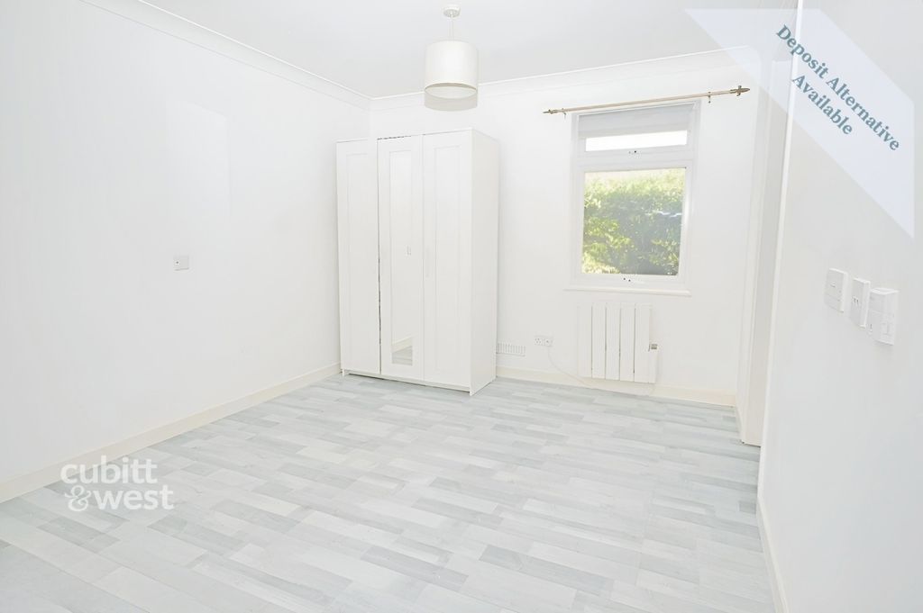 Property photo 3 of 6 Bedroom