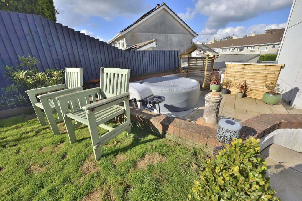 Property photo 3 of 19