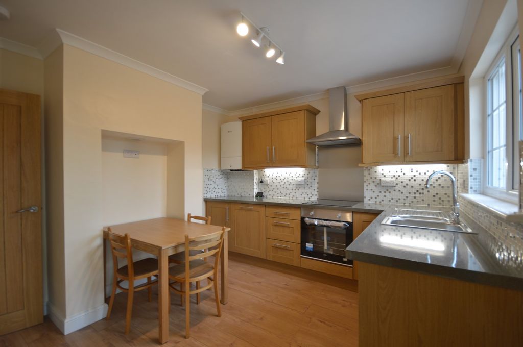 Property photo 2 of 11 Kitchen