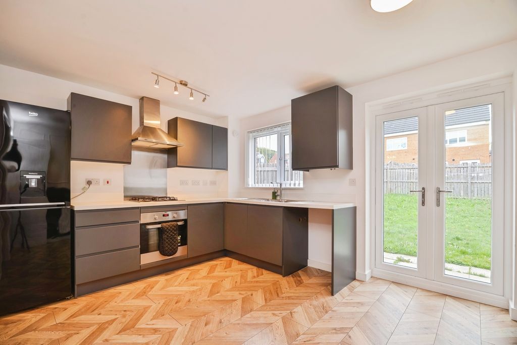 Property photo 3 of 16 Pbox-Img.Jpg