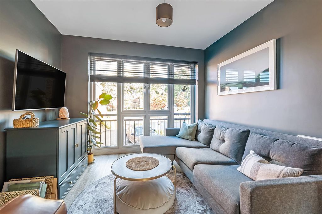 Property photo 2 of 12 Flat-2-30-Consort-Drive-13.Jpg