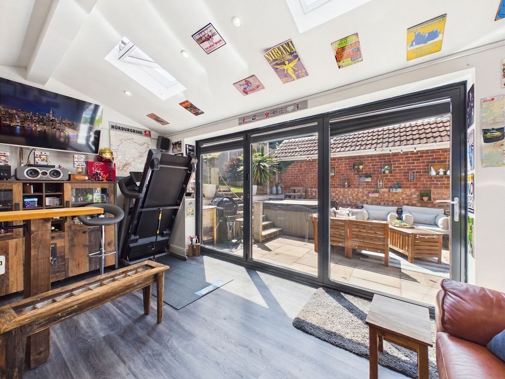 Property photo 3 of 24 Studio/Outbuilding 1