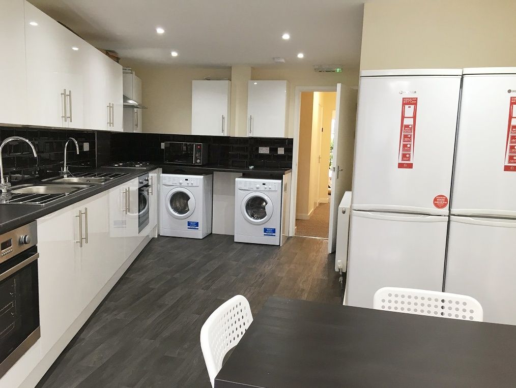 Property photo 2 of 22 A Modern, Well-Equipped Kitchen With Sleek White c...