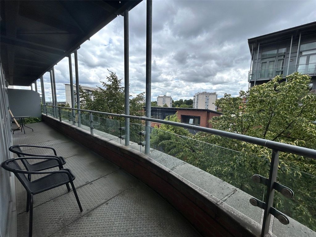 Property photo 3 of 7 Balcony