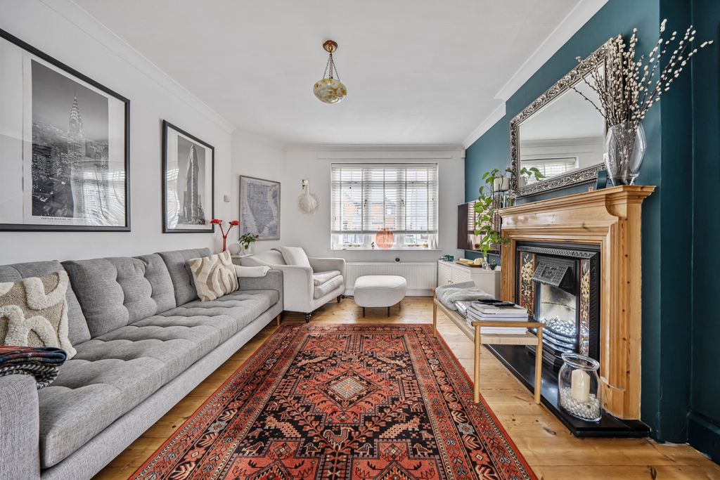 Property photo 2 of 14 Mayors Walk - Snug 1