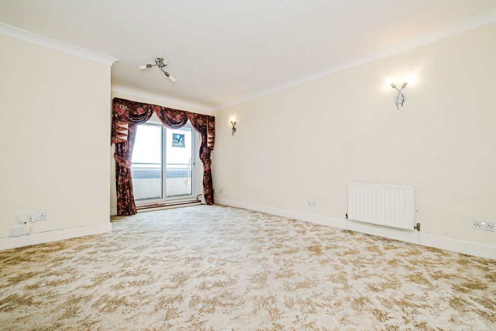 Property photo 3 of 14 Photo