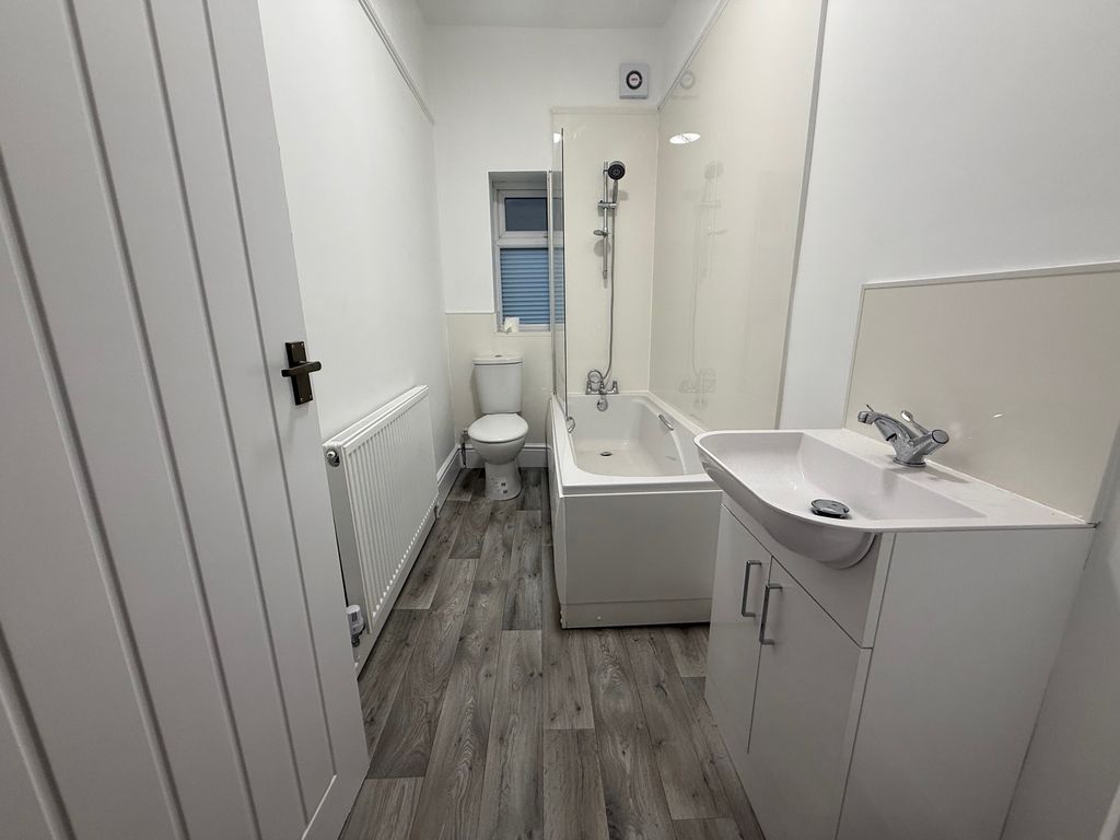 Property photo 3 of 6 Bathroom