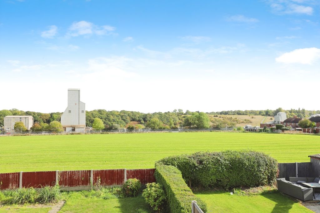 Property photo 2 of 17 Photo