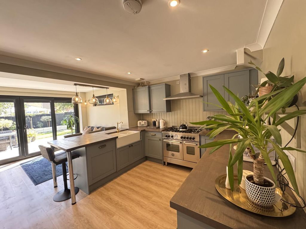 Property photo 2 of 15 Kitchen