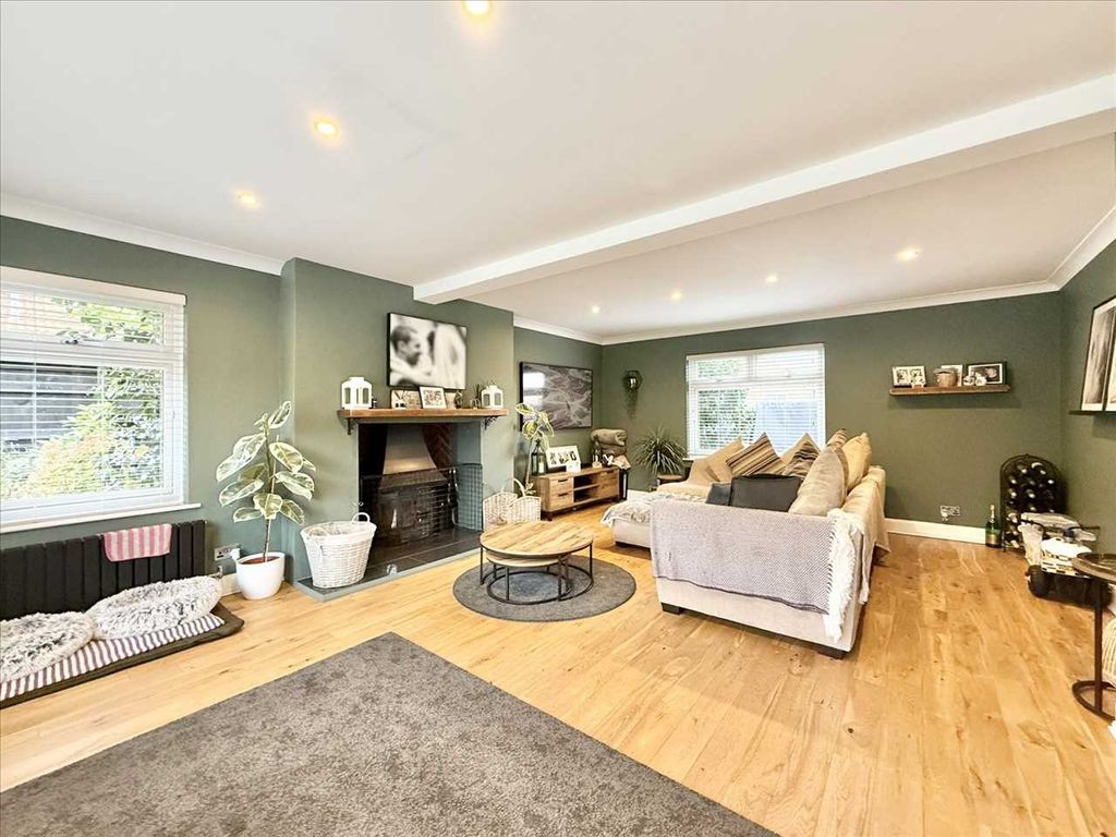 Property photo 3 of 33 Living Room