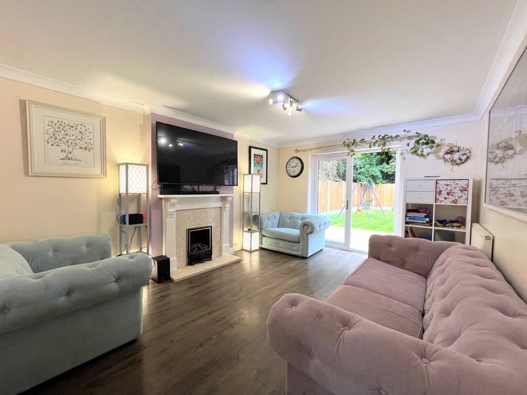 Property photo 2 of 16 Lounge