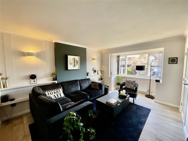 Property photo 3 of 21 Lounge