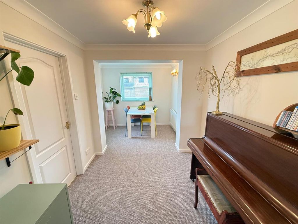 Property photo 3 of 14 1Fd98E09-41Df-4232-9Baa-A9Dd4c082d72.Jpg