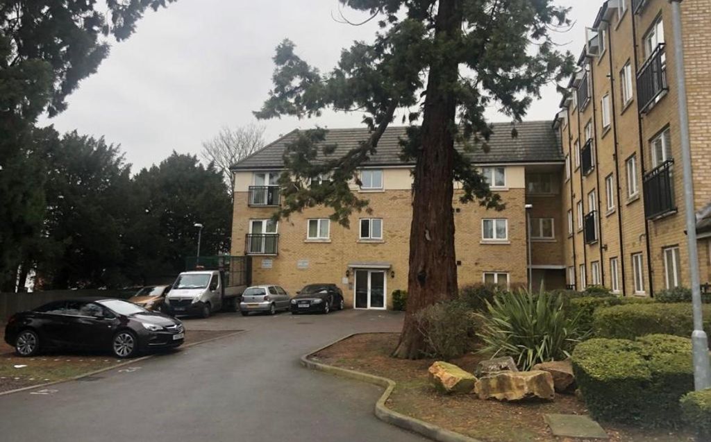 Property photo 1 of 8 2 Bed Flat To Rent Harefield Rd, Uxbridge Ub8