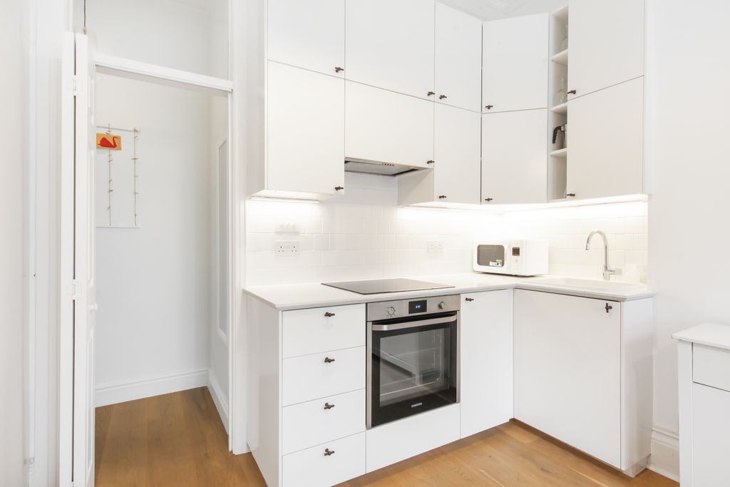 Property photo 3 of 6 Kitchen