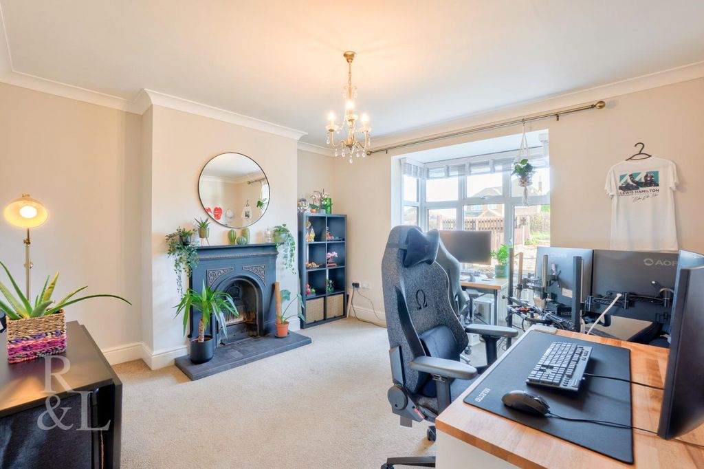 Property photo 3 of 23 243 Burton Road (5).Jpg