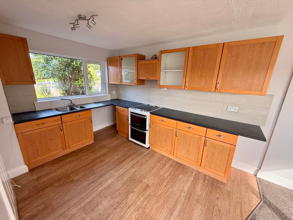 Property photo 2 of 14 Kitchen