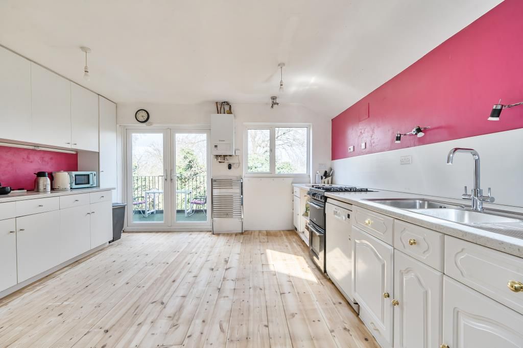 Property photo 3 of 21 Kitchen