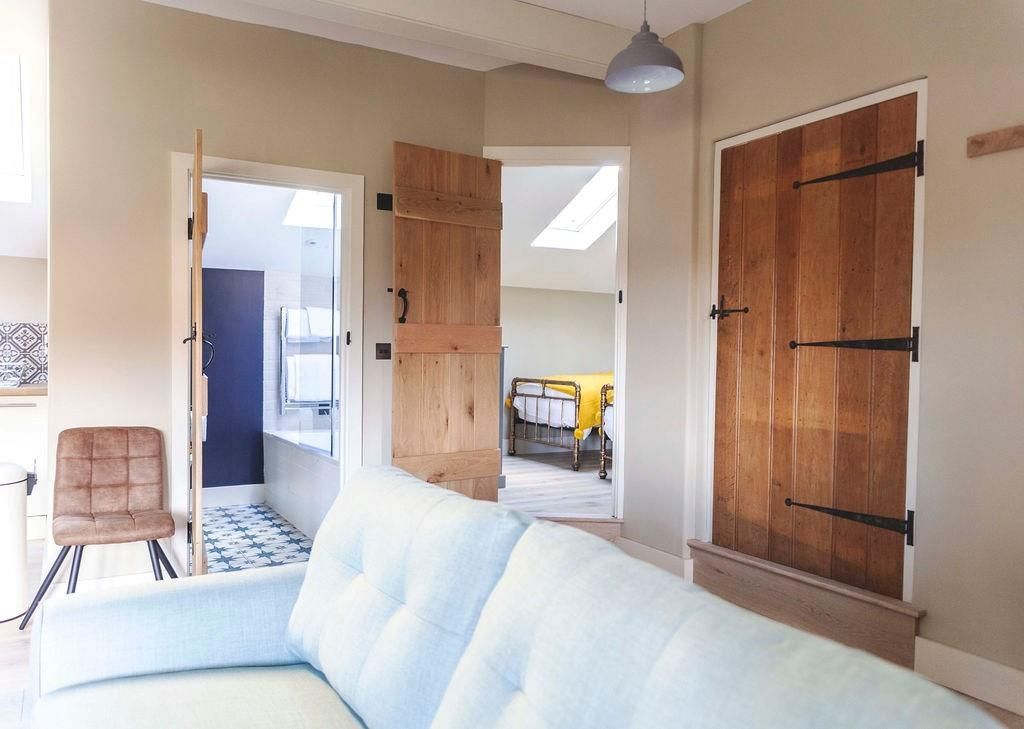 Property photo 3 of 8 Lounge