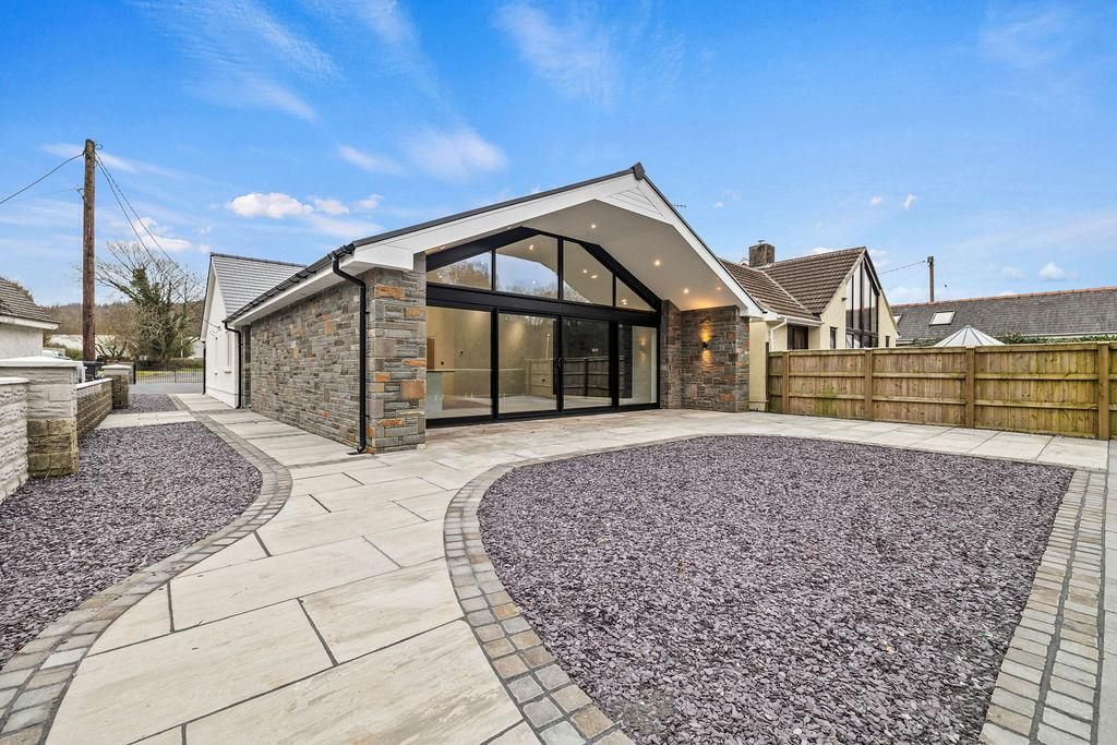 Property photo 2 of 36