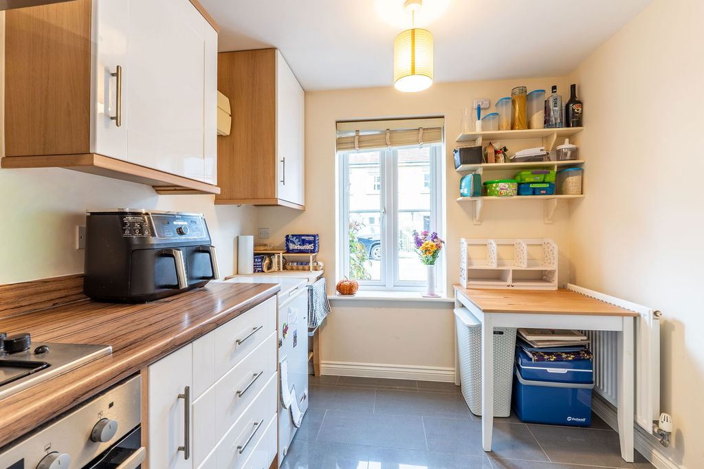 Property photo 3 of 33