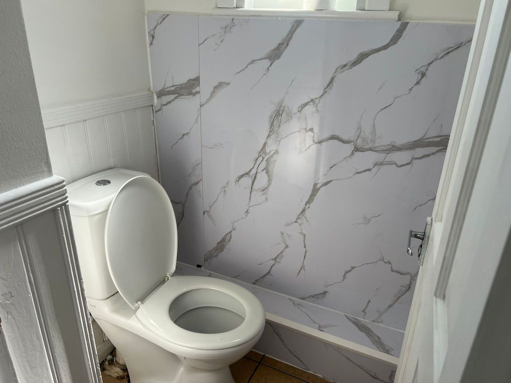 Property photo 1 of 9 Two Bedroom Ground Floor Flat With Garden- South Woodford
