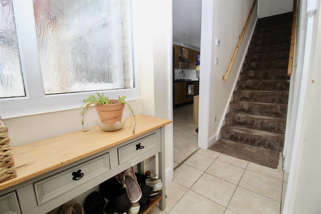 Property photo 2 of 19 Entrance Porch