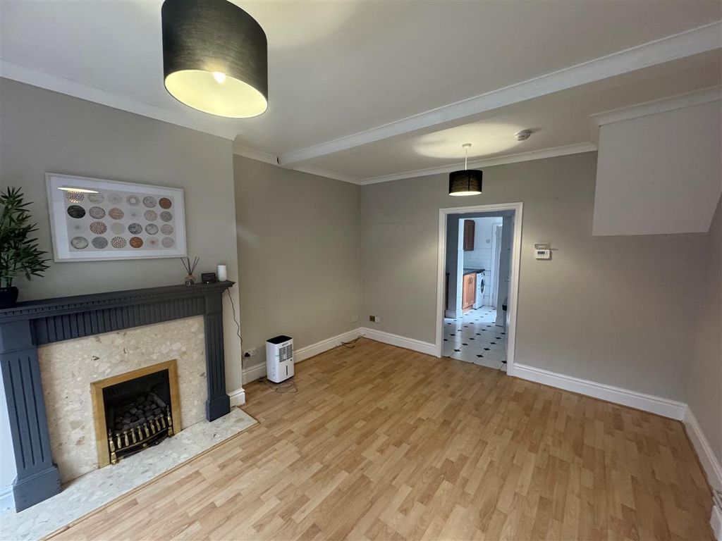 Property photo 2 of 8 Lounge