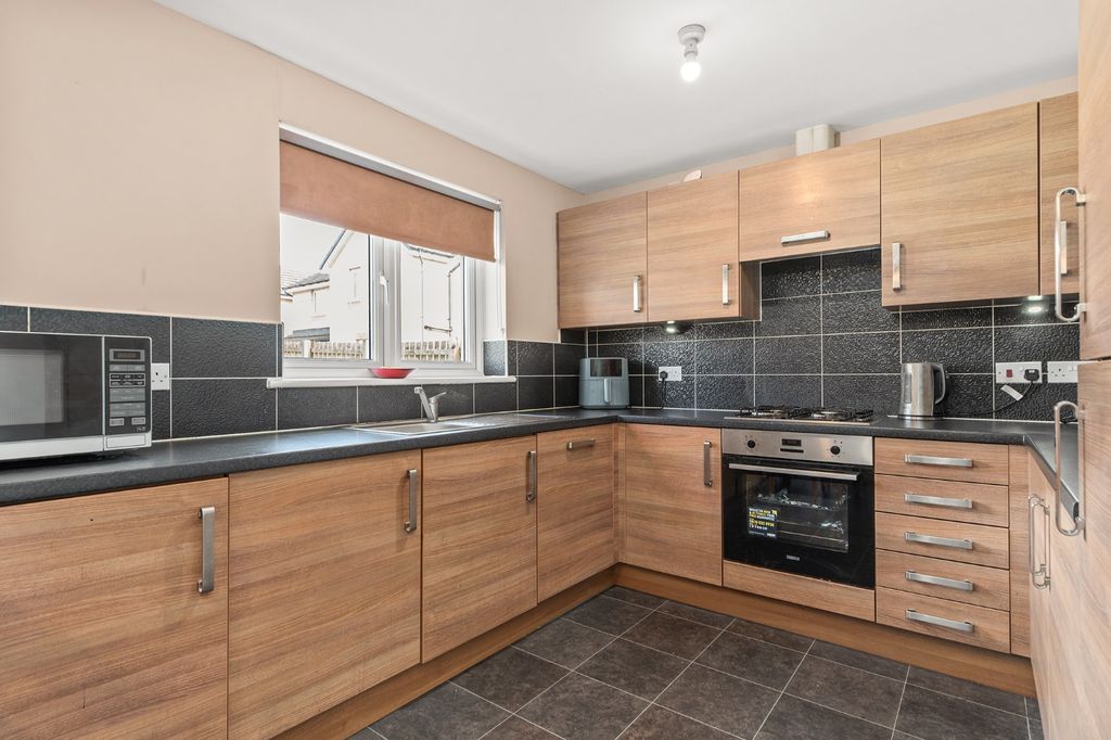 Property photo 2 of 29 5186223